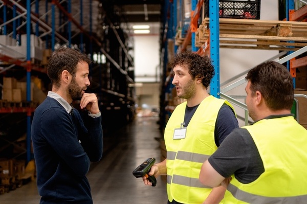 warehouse-conversation2