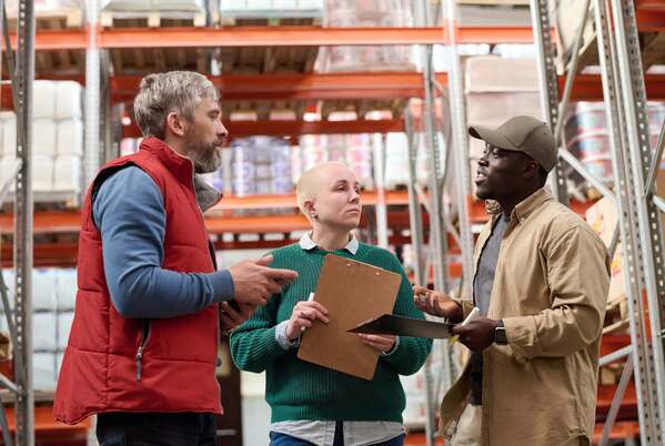 conversation-in-warehouse